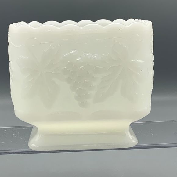 Vtg Milk Glass Footed Pedestal Candy Square Bowl Planter Grape Leaf Grannycore - Picture 4 of 8